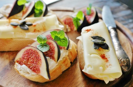 Creamy Custard Buns